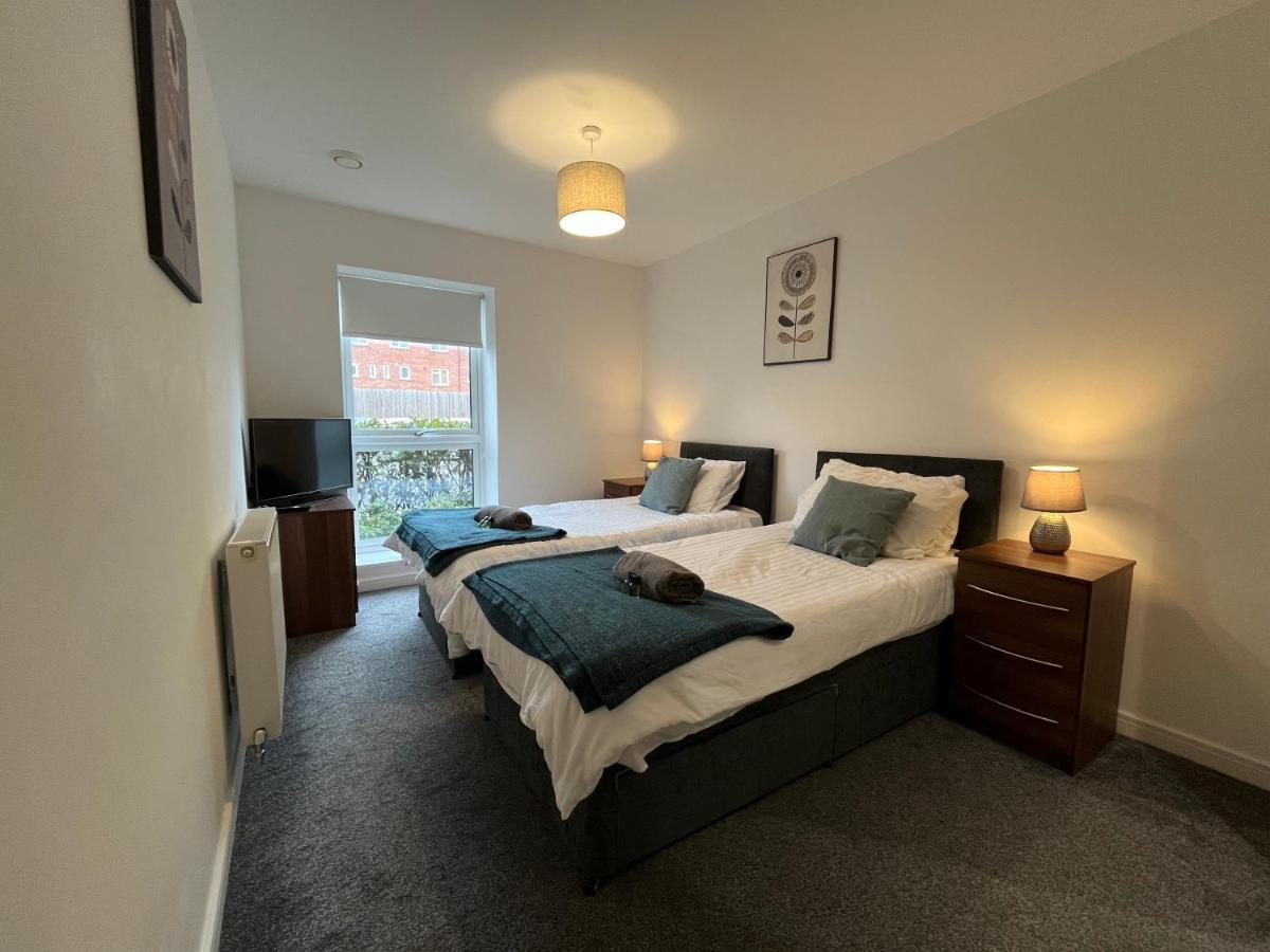 Coastal Comfort: Dual-bed Near Gunwharf Quays * Portsmouth